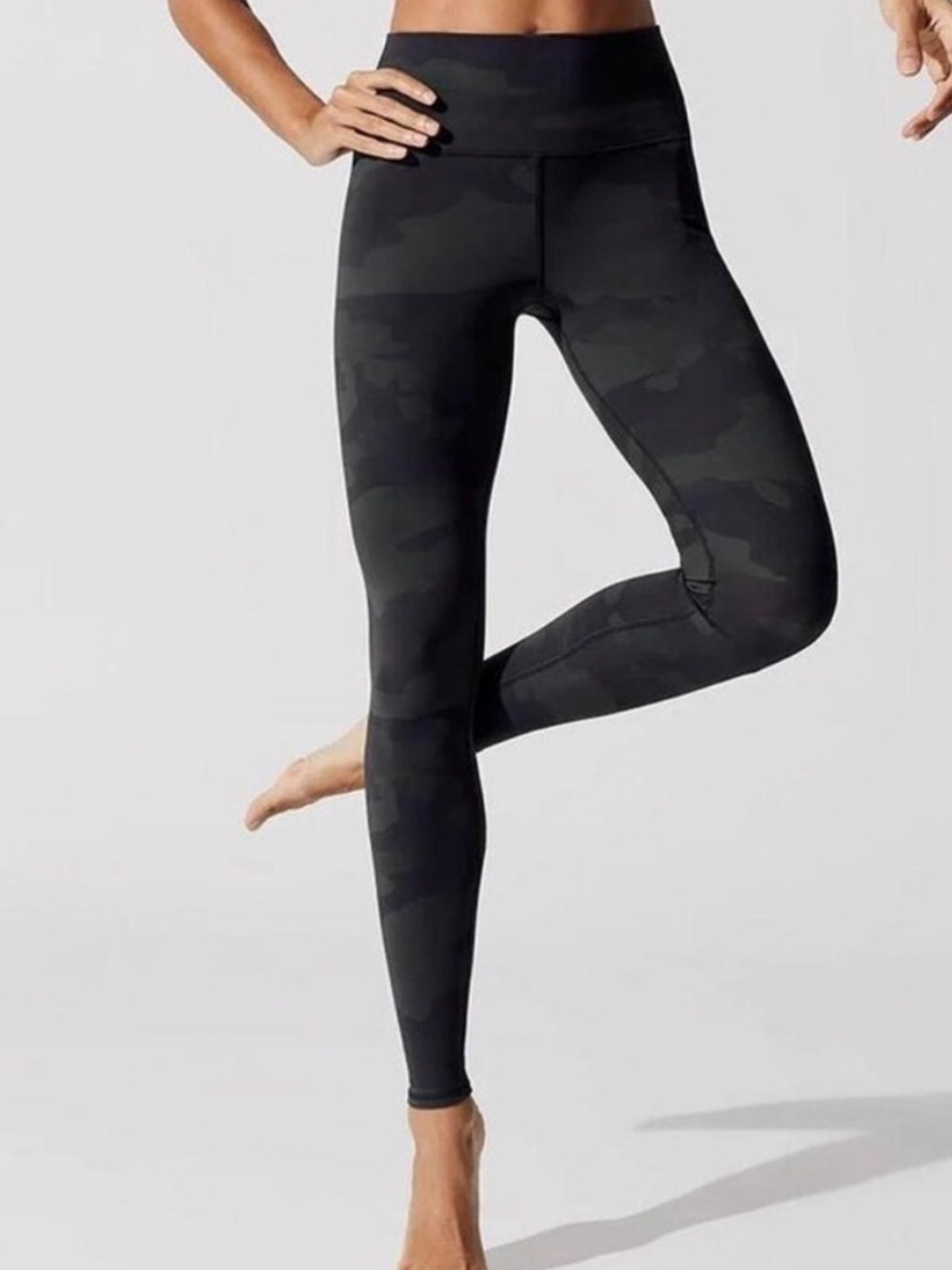 Alo High-Waist Black Camouflage Vapor Leggings